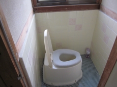 丹波市　ヤマカ　トイレ　 便器を変更するだけでなく、 配管も変更して男性用と女性用の　　冬は冷え込んで不便でし。