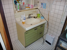 洗面所　キッチン　丹波市　ヤマカ　独立洗面化粧台　鏡　浴室　段差